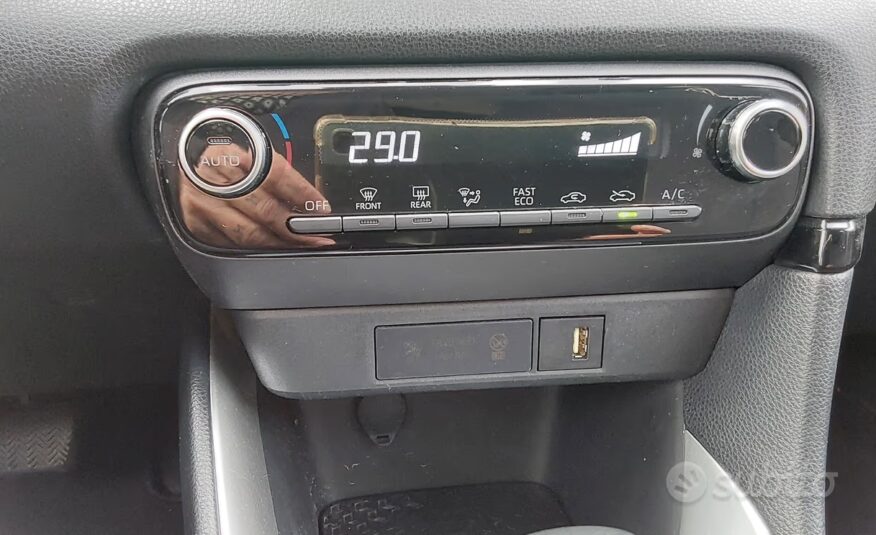 Toyota Yaris 1.5 Hybrid 5 porte Lounge