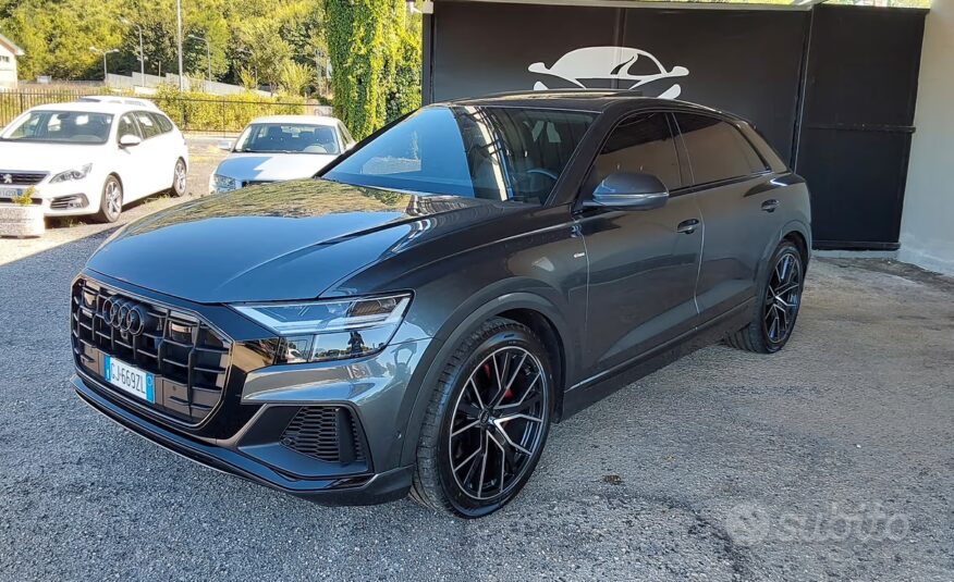 Audi Q8 55 TFSI e quattro Tiptronic Sport