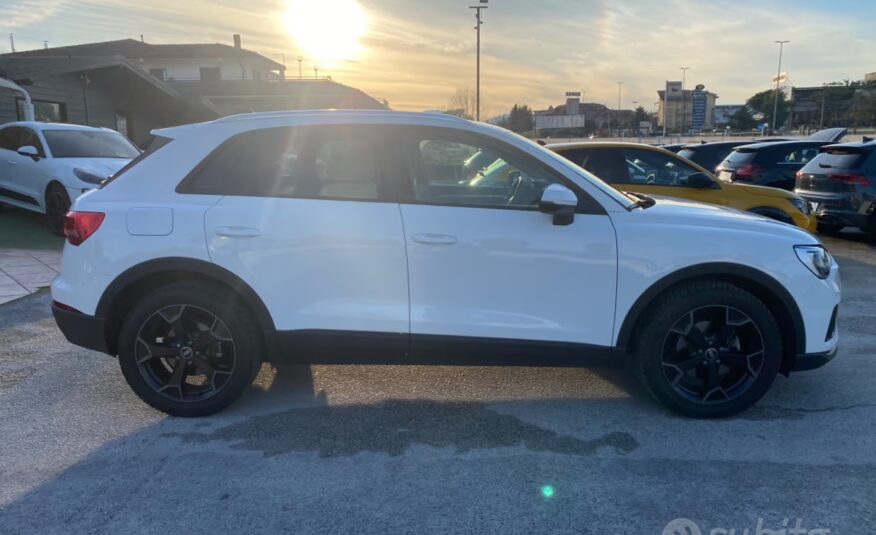 Audi Q3 35 TDI S tronic Business