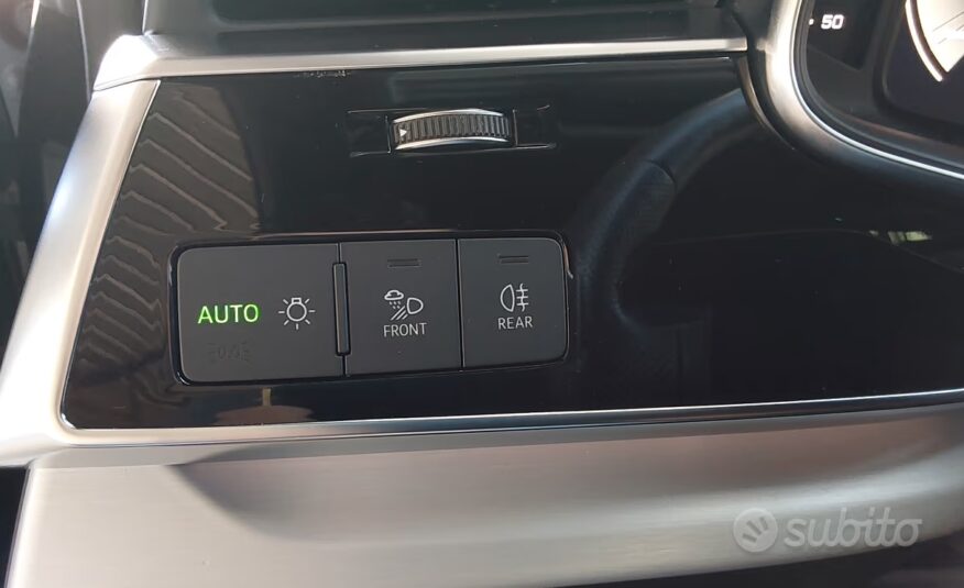 Audi Q8 55 TFSI e quattro Tiptronic Sport