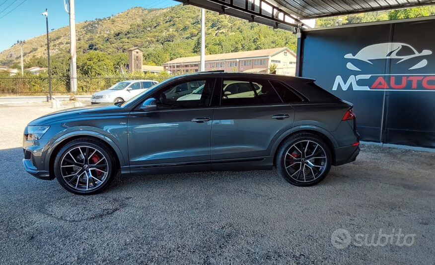 Audi Q8 55 TFSI e quattro Tiptronic Sport