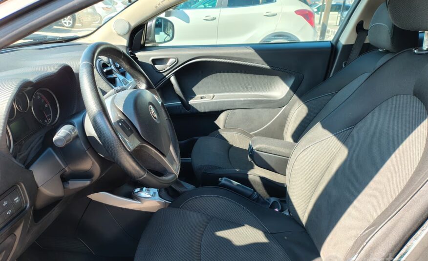 Alfa Romeo MiTo 1.4 M.air S&S Distinctive Sport Pack