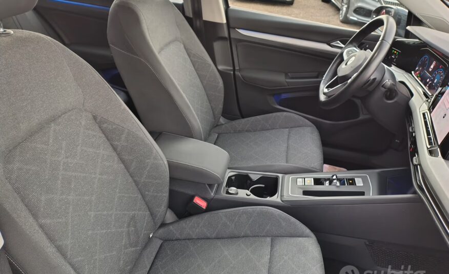 Volkswagen Golf Variant 2.0 TDI 150 CV DSG SCR R-L