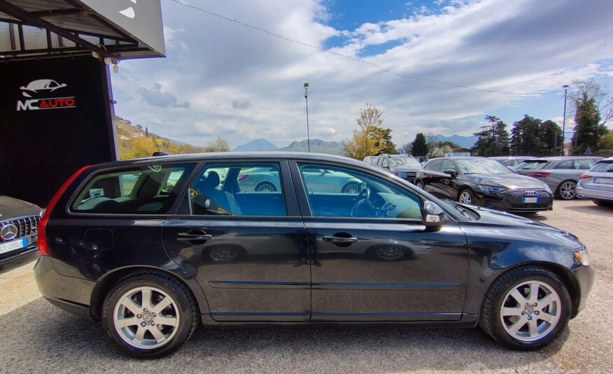Volvo V50 D4 R-design