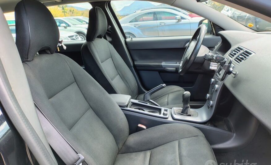 Volvo V50 D4 R-design