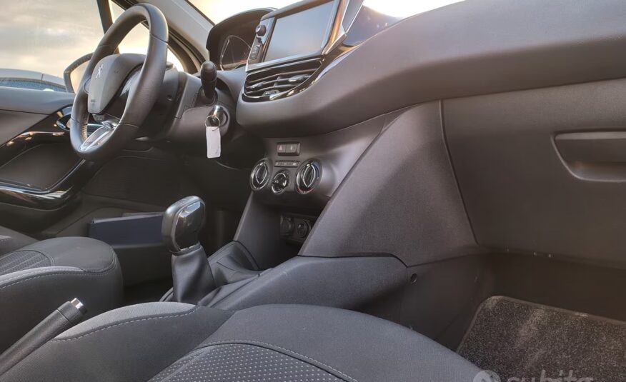 Peugeot 208 PureTech 82 5 porte Allure