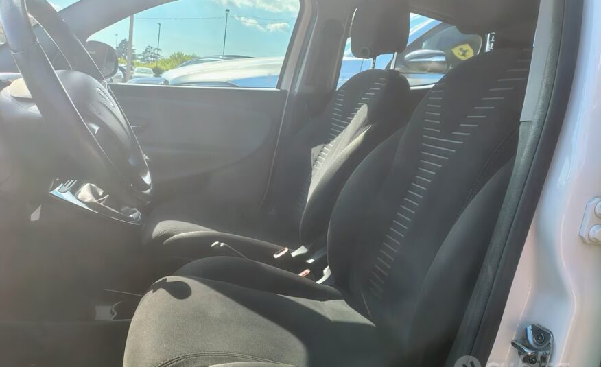 Lancia Ypsilon 1.2 69 CV 5 porte S&S Platinum