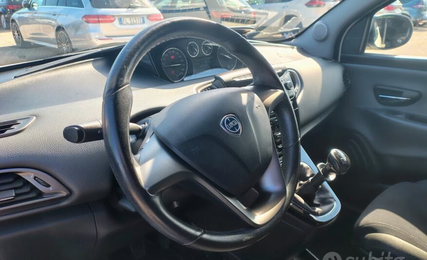 Lancia Ypsilon 1.2 69 CV 5 porte S&S Platinum