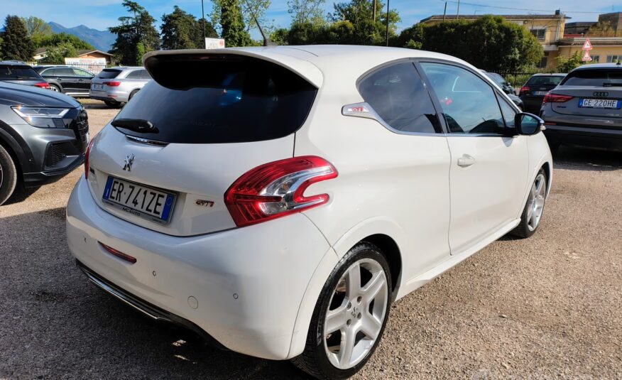 Peugeot 208 1.6 THP 200 CV 3 porte GTi