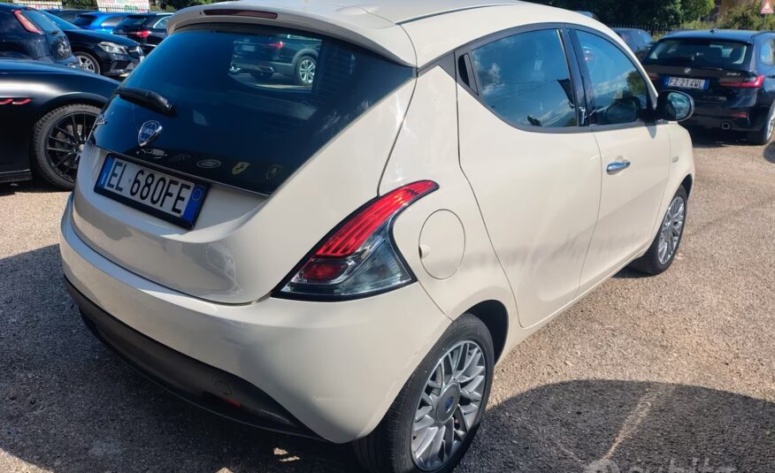 Lancia Ypsilon 1.2 69 CV 5 porte S&S Platinum