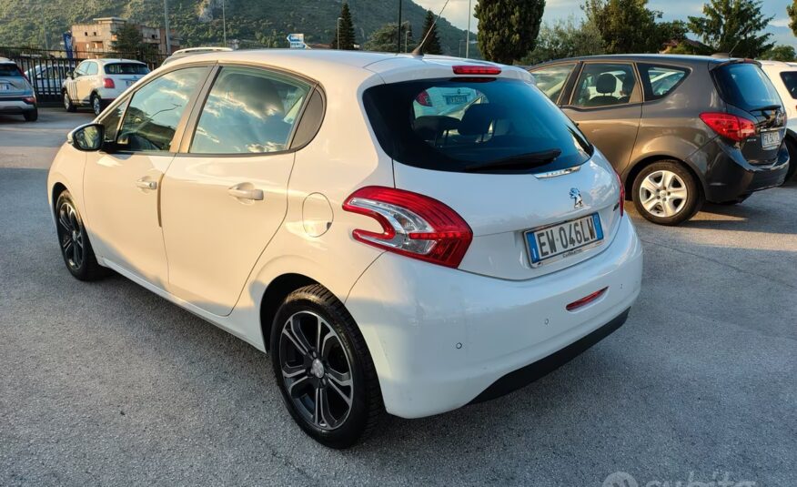 Peugeot 208 PureTech 82 5 porte Allure