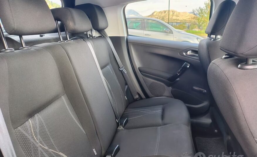 Peugeot 208 1.4 HDi 68 CV 5 porte Active
