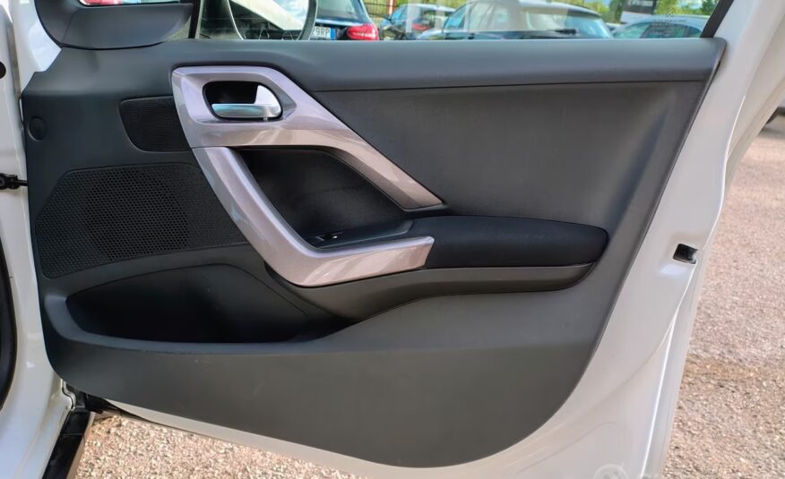 Peugeot 2008 1.2 VTi 82CV Allure