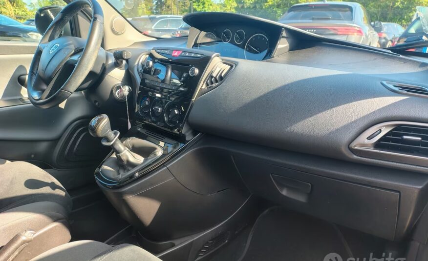 Lancia Ypsilon 1.2 69 CV 5 porte S&S Platinum