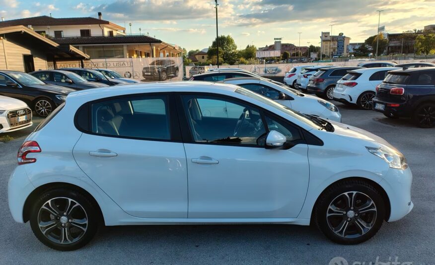 Peugeot 208 PureTech 82 5 porte Allure