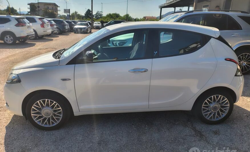 Lancia Ypsilon 1.2 69 CV 5 porte S&S Platinum