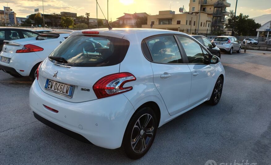 Peugeot 208 PureTech 82 5 porte Allure