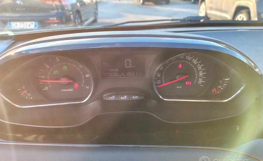 Peugeot 208 PureTech 82 5 porte Allure