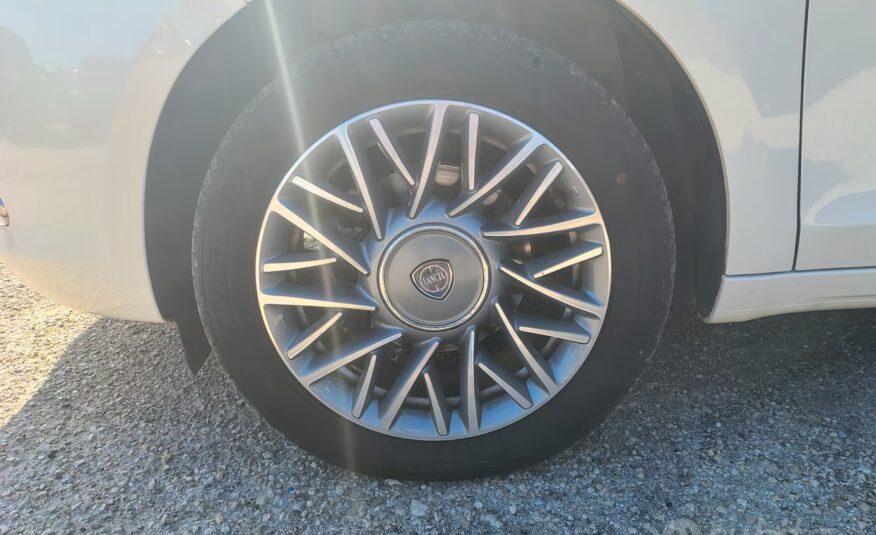 Lancia Ypsilon 1.2 69 CV 5 porte S&S Platinum