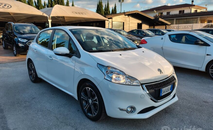 Peugeot 208 PureTech 82 5 porte Allure
