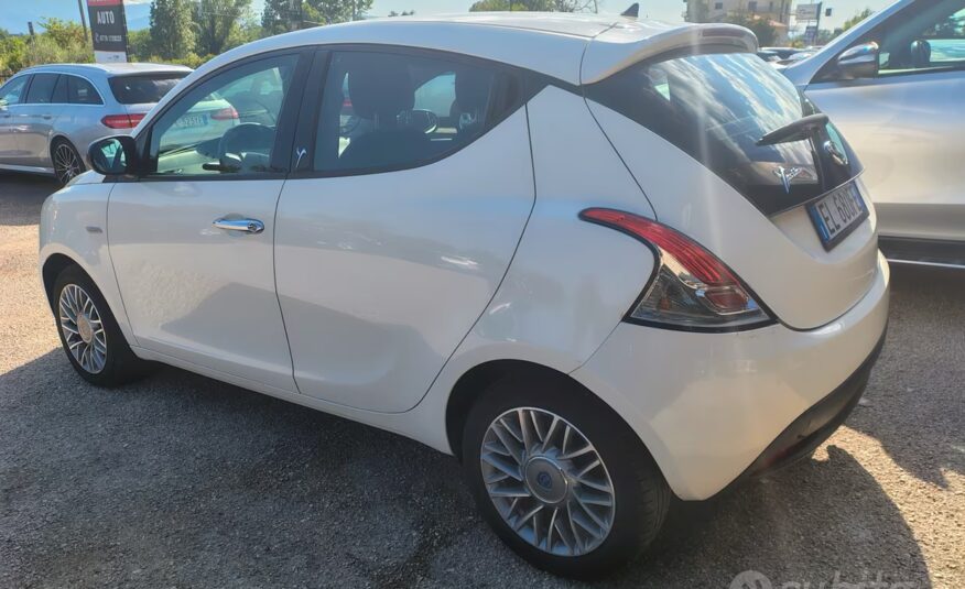 Lancia Ypsilon 1.2 69 CV 5 porte S&S Platinum