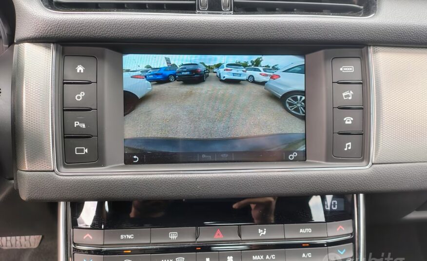 Jaguar XF aut. Portfolio (SOLO PER OPERATORI DEL SETTORE)