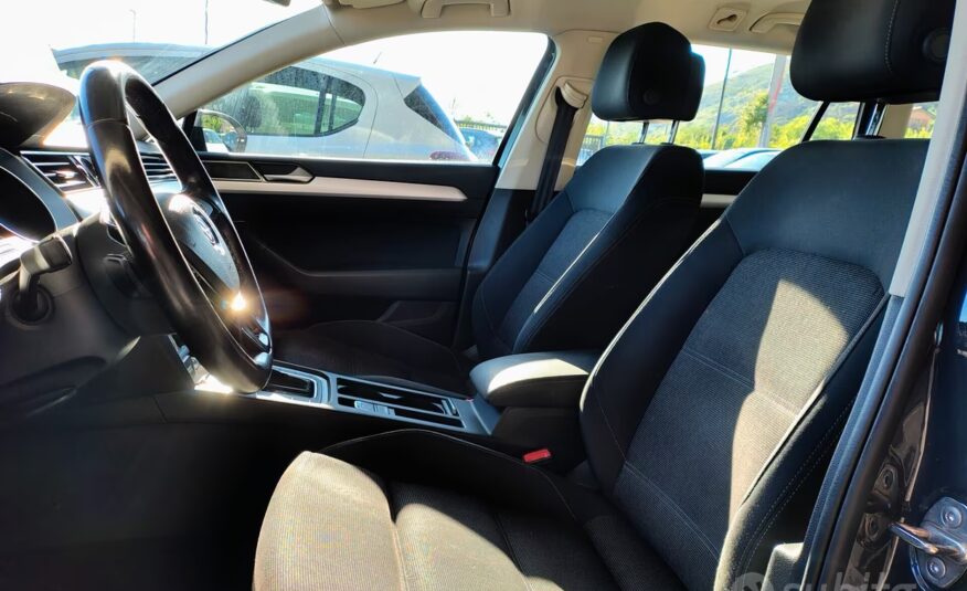 Volkswagen Passat 1.4 TSI DSG 2019 Trendline BlueM