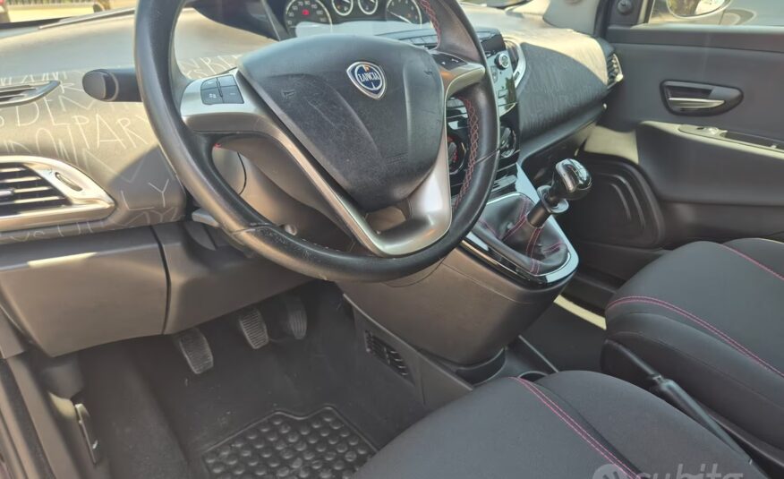 Lancia Ypsilon 1.2 69 CV 5 porte S&S Platinum