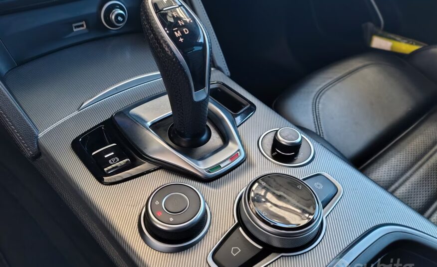 Alfa Romeo Stelvio 2.2 Turbodiesel 210 CV AT8 Q4 V