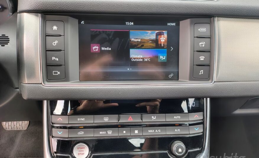 Jaguar XF aut. Portfolio (SOLO PER OPERATORI DEL SETTORE)