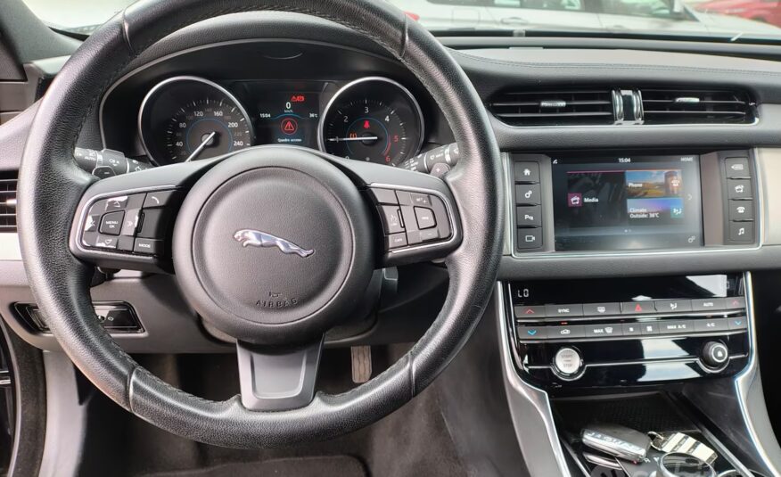 Jaguar XF aut. Portfolio (SOLO PER OPERATORI DEL SETTORE)