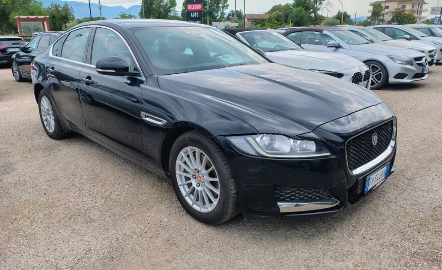 Jaguar XF aut. Portfolio (SOLO PER OPERATORI DEL SETTORE)