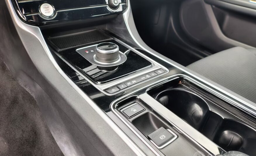 Jaguar XF aut. Portfolio (SOLO PER OPERATORI DEL SETTORE)