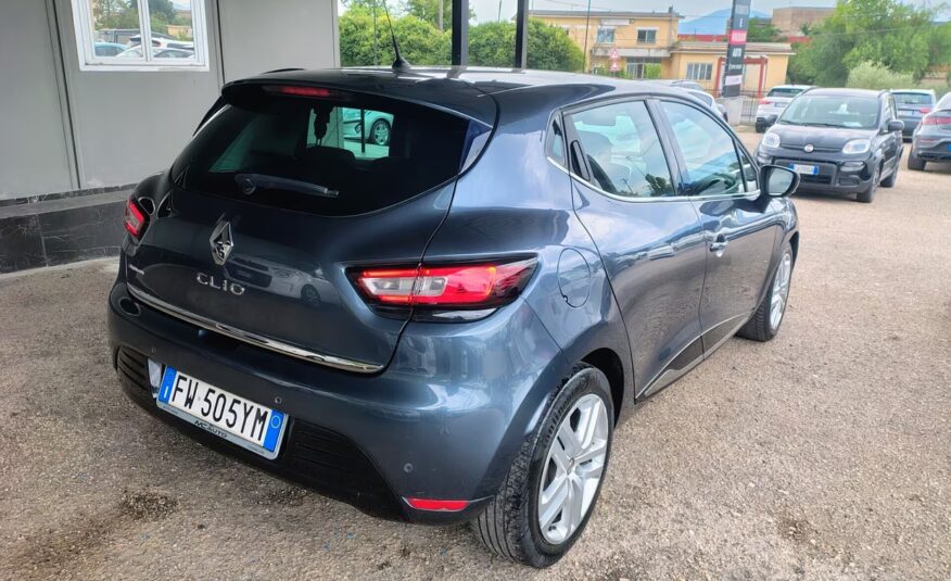 Renault Clio TCe 12V 90 CV 5 porte Moschino Life