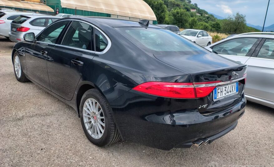Jaguar XF aut. Portfolio (SOLO PER OPERATORI DEL SETTORE)