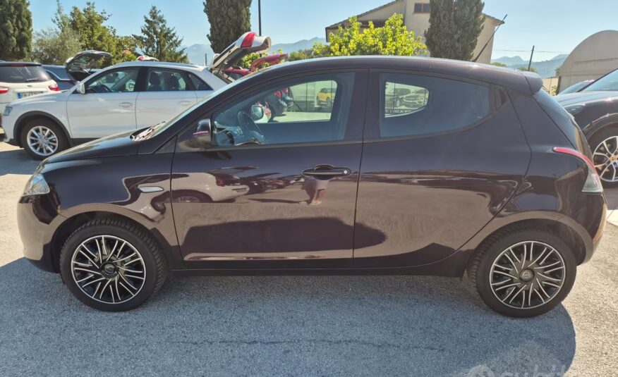 Lancia Ypsilon 1.2 69 CV 5 porte S&S Platinum