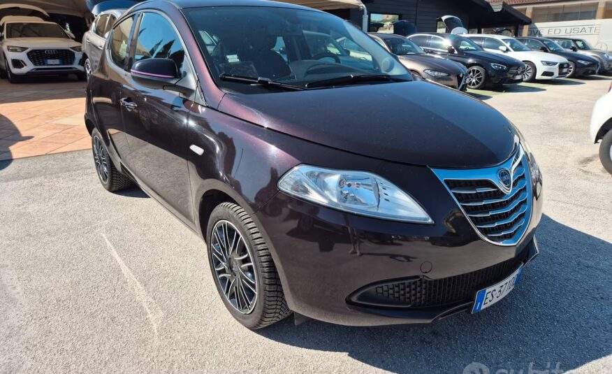 Lancia Ypsilon 1.2 69 CV 5 porte S&S Platinum