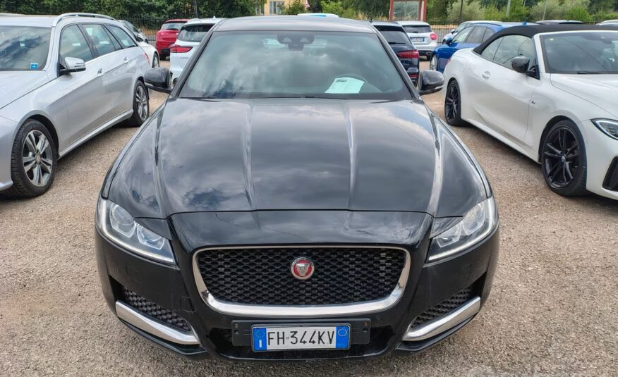 Jaguar XF aut. Portfolio (SOLO PER OPERATORI DEL SETTORE)