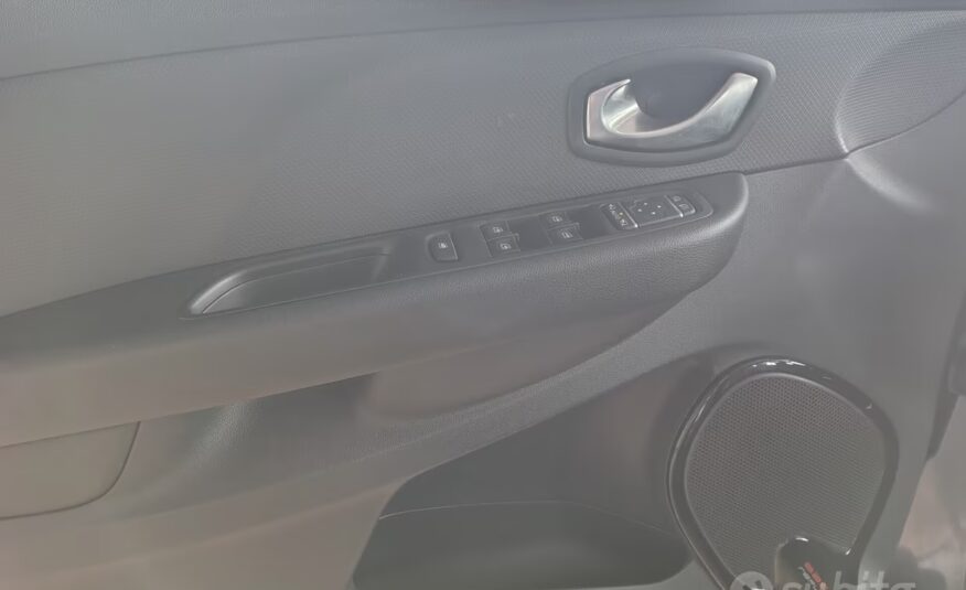 Renault Clio TCe 12V 90 CV 5 porte Moschino Life