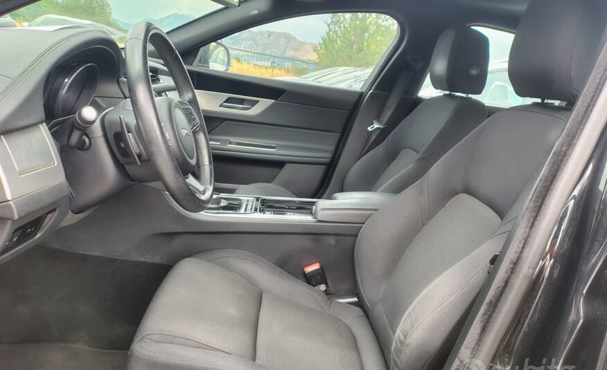 Jaguar XF aut. Portfolio (SOLO PER OPERATORI DEL SETTORE)