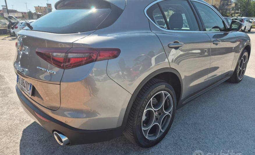 Alfa Romeo Stelvio 2.2 Turbodiesel 210 CV AT8 Q4
