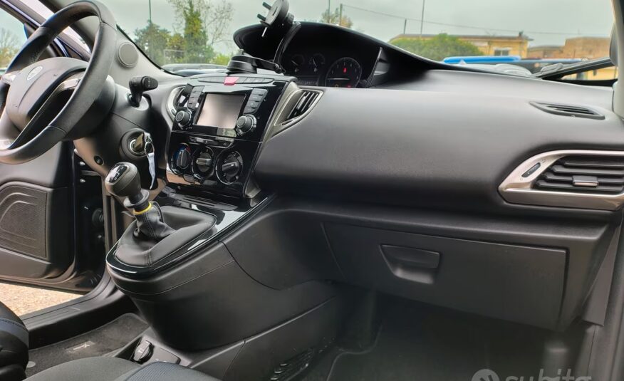 Lancia Ypsilon 1.0 FireFly 5 porte S&S Hybrid Ecoc