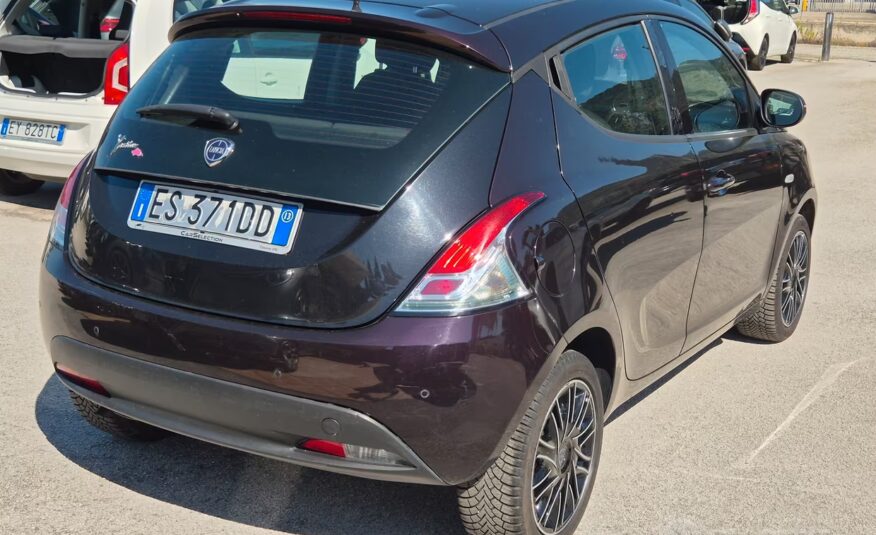Lancia Ypsilon 1.2 69 CV 5 porte S&S Platinum