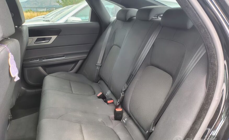 Jaguar XF aut. Portfolio (SOLO PER OPERATORI DEL SETTORE)