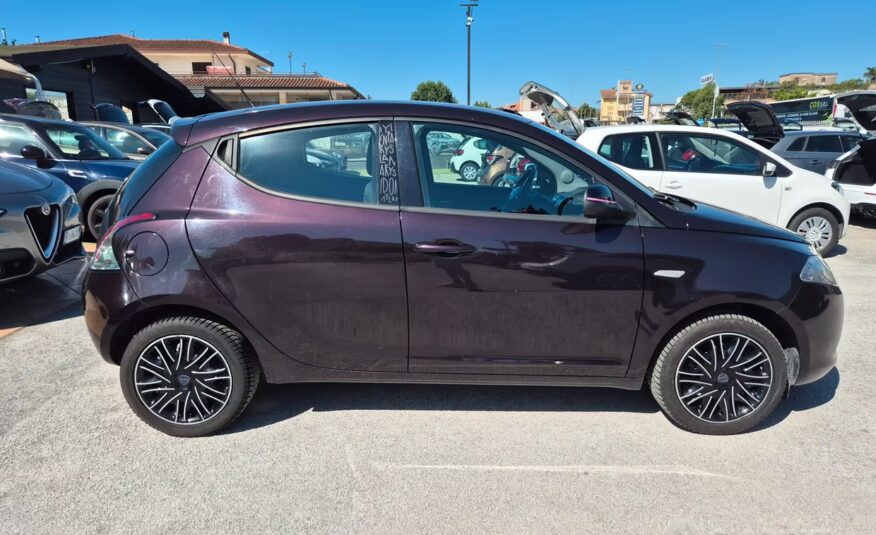Lancia Ypsilon 1.2 69 CV 5 porte S&S Platinum
