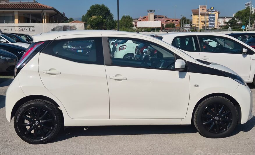 Toyota Aygo 1.0 VVT-i 69 CV 5 porte x-clusiv