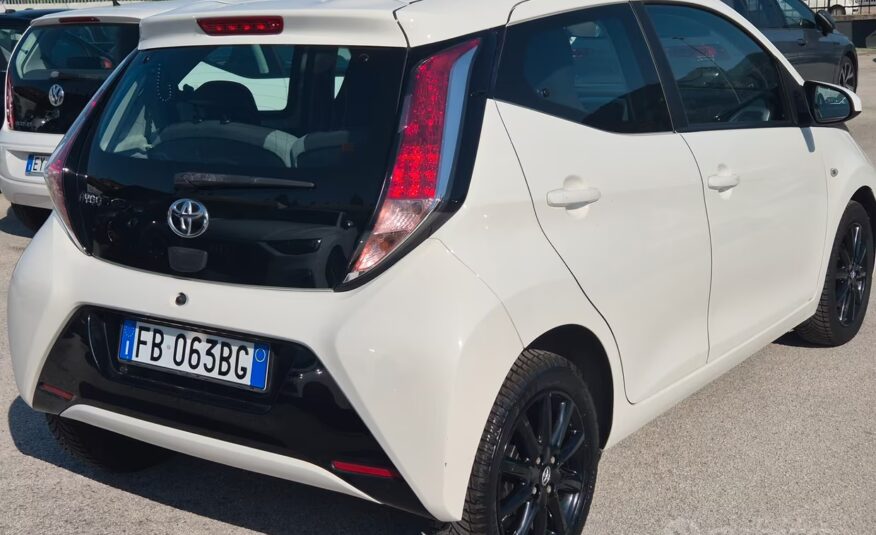 Toyota Aygo 1.0 VVT-i 69 CV 5 porte x-clusiv