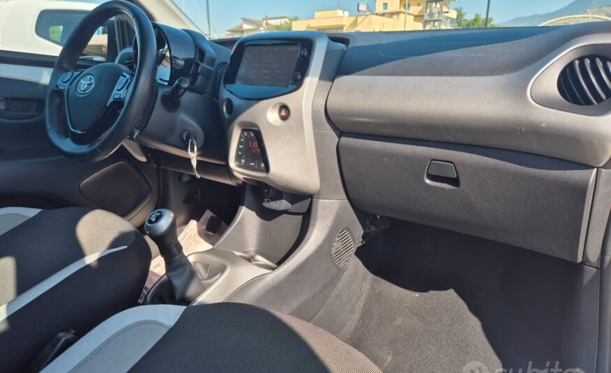 Toyota Aygo 1.0 VVT-i 69 CV 5 porte x-clusiv