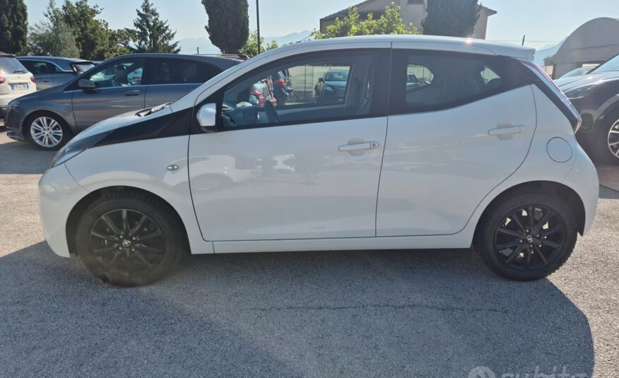 Toyota Aygo 1.0 VVT-i 69 CV 5 porte x-clusiv