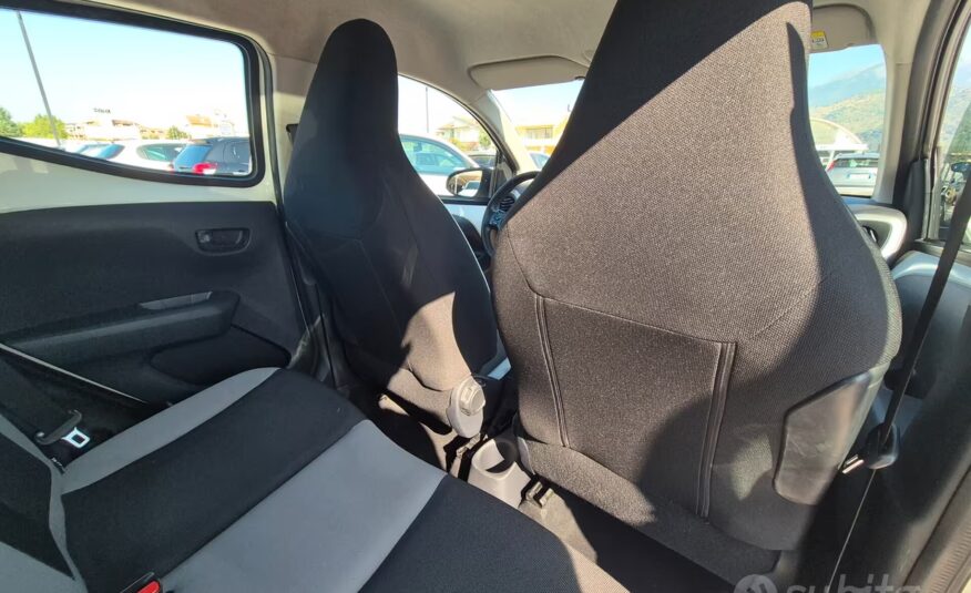 Toyota Aygo 1.0 VVT-i 69 CV 5 porte x-clusiv